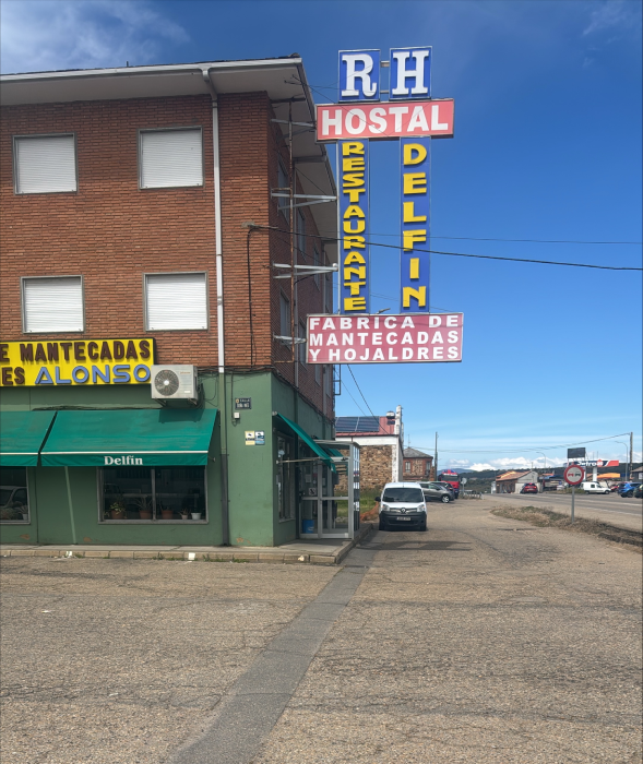 Hostal Restaurante Delfín - Exterior del hostal restaurante